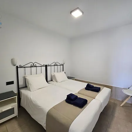 Апартаменти Casa Louie Marie - Sea View Aircon Iptv Wifi Vv In Portonovo Complex